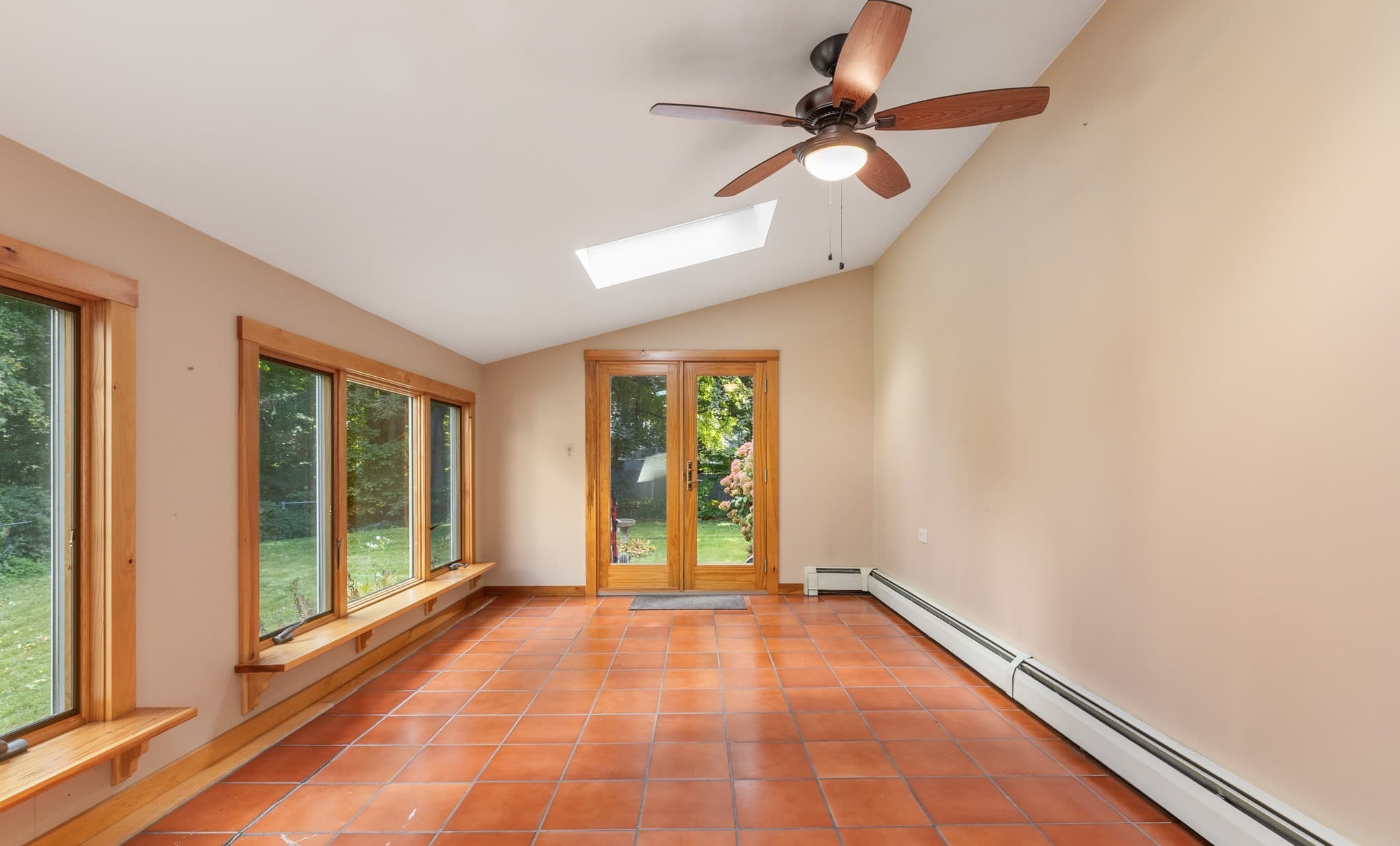 Single Family Residence at 609 Oxford St  S, Auburn MA 01501, Auburn, photo 4 of 42