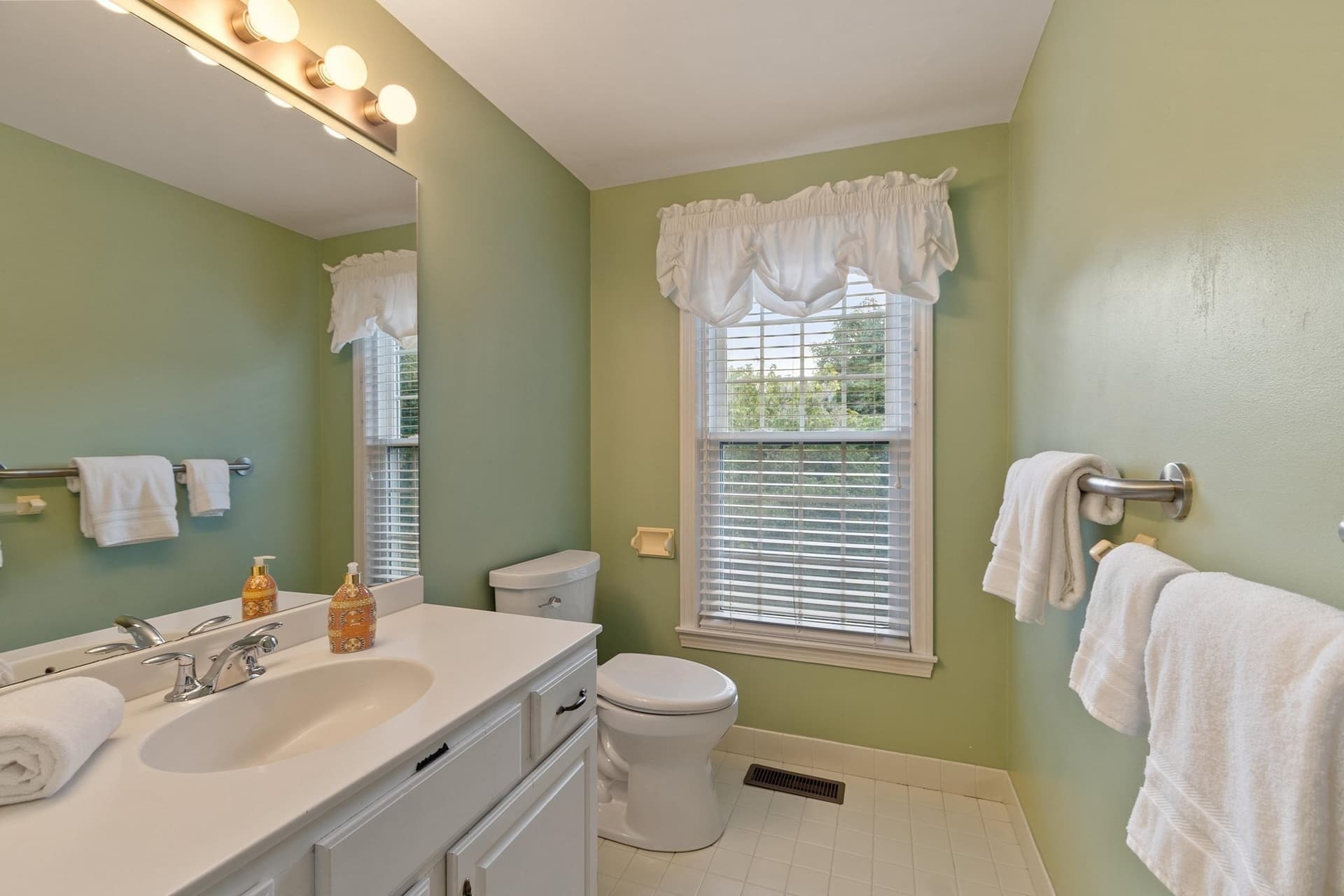 Condominium at 41 Mitchell Grant Way # 41, Bedford MA 01730, photo 17 of 37