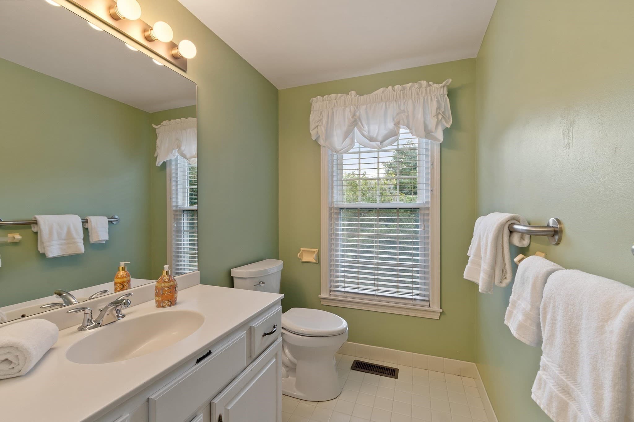 Condominium at 41 Mitchell Grant Way # 41, Bedford MA 01730, Bedford, photo 17 of 37