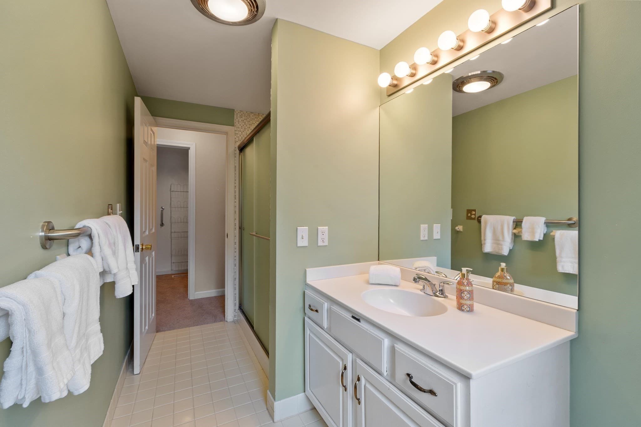 Condominium at 41 Mitchell Grant Way # 41, Bedford MA 01730, Bedford, photo 18 of 37