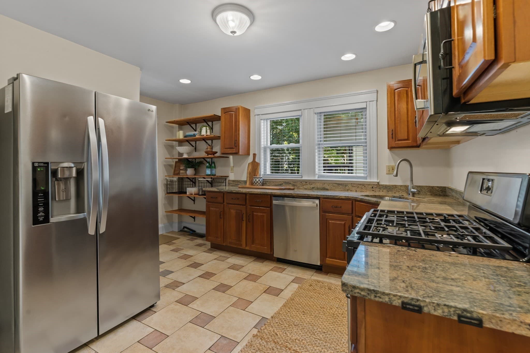 Condominium at 88-90 Auburn St # 90, Newton MA 02466, Newton, photo 13 of 36