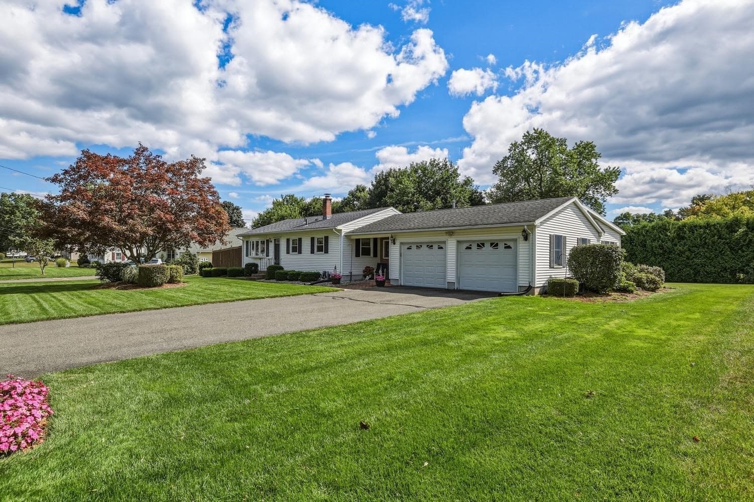 Single Family Residence at 15 Somerset St, East Longmeadow MA 01028, East Longmeadow, photo 3 of 39