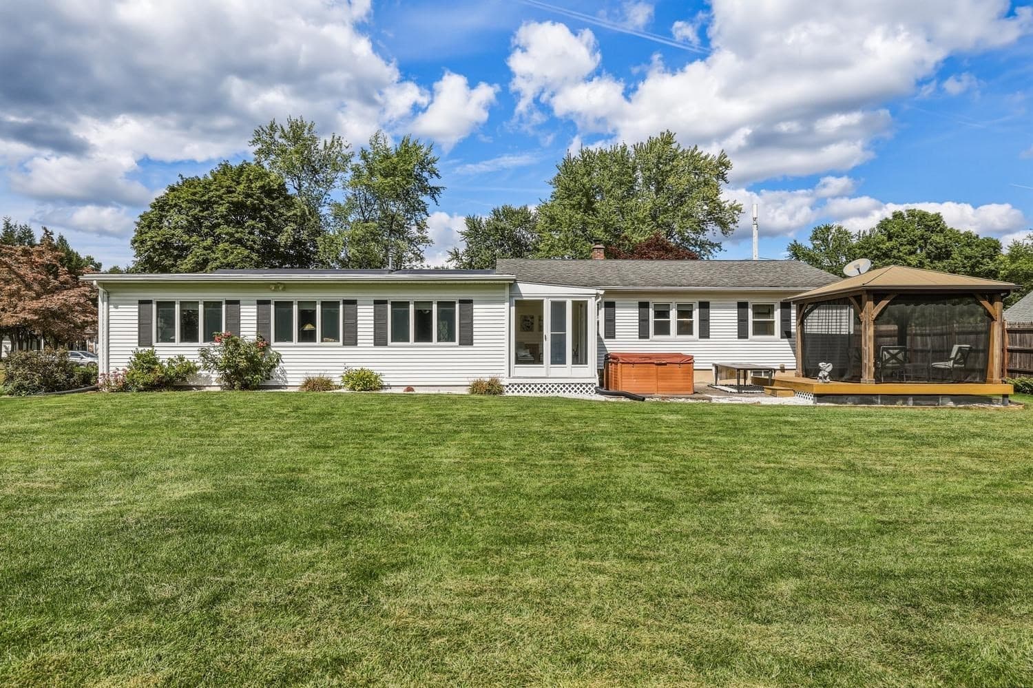 Single Family Residence at 15 Somerset St, East Longmeadow MA 01028, East Longmeadow, photo 5 of 39
