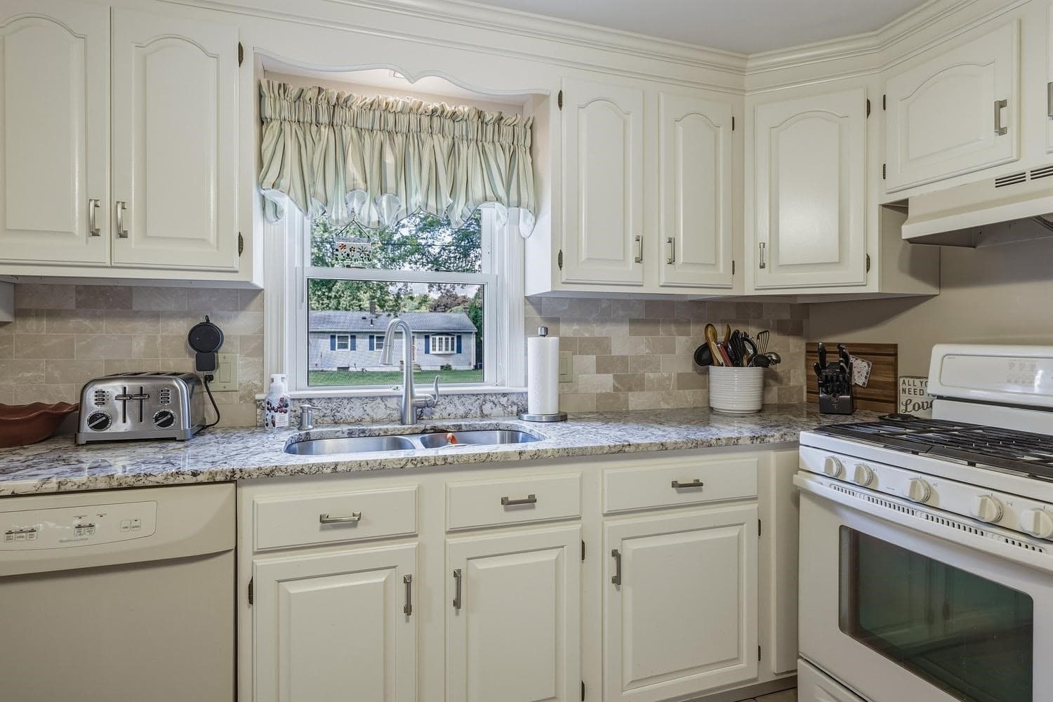 Single Family Residence at 15 Somerset St, East Longmeadow MA 01028, East Longmeadow, photo 20 of 39
