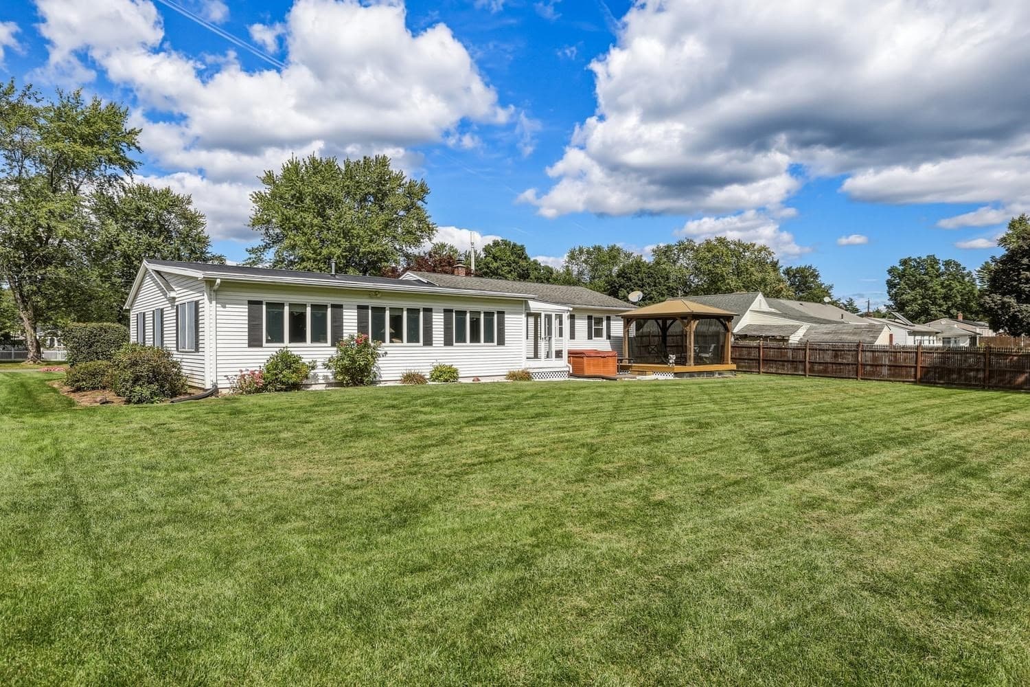 Single Family Residence at 15 Somerset St, East Longmeadow MA 01028, East Longmeadow, photo 4 of 39