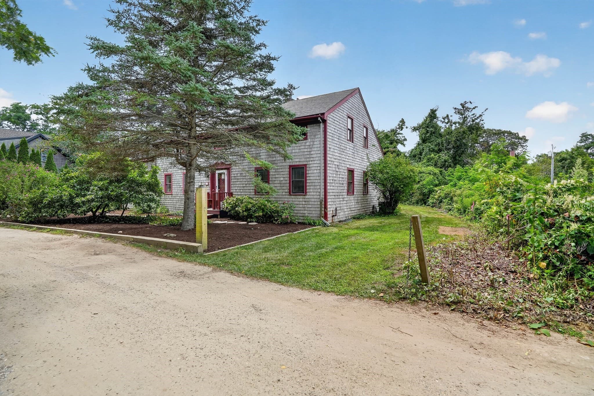 Single Family Residence at 32 Norton Orchard Rd, Edgartown MA 02539, Edgartown, photo 7 of 35