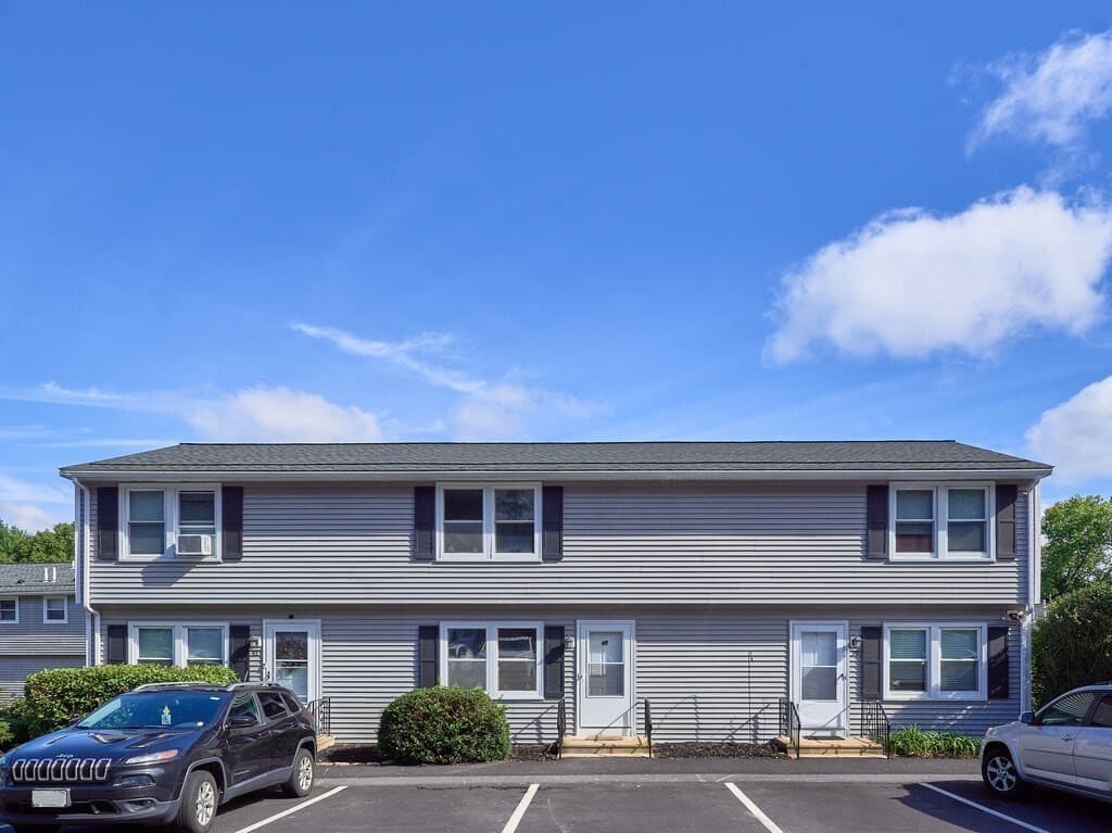 Condominium at 270 Sunderland Rd # 40, Worcester MA 01604, Worcester, photo 2 of 28
