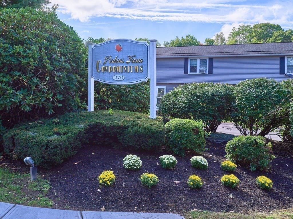 270 Sunderland Rd # 40, Worcester MA 01604