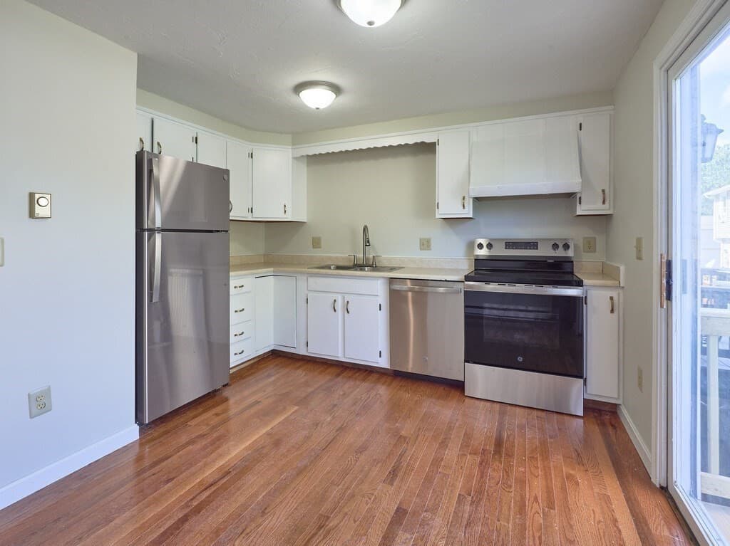 Condominium at 270 Sunderland Rd # 40, Worcester MA 01604, Worcester, photo 5 of 28