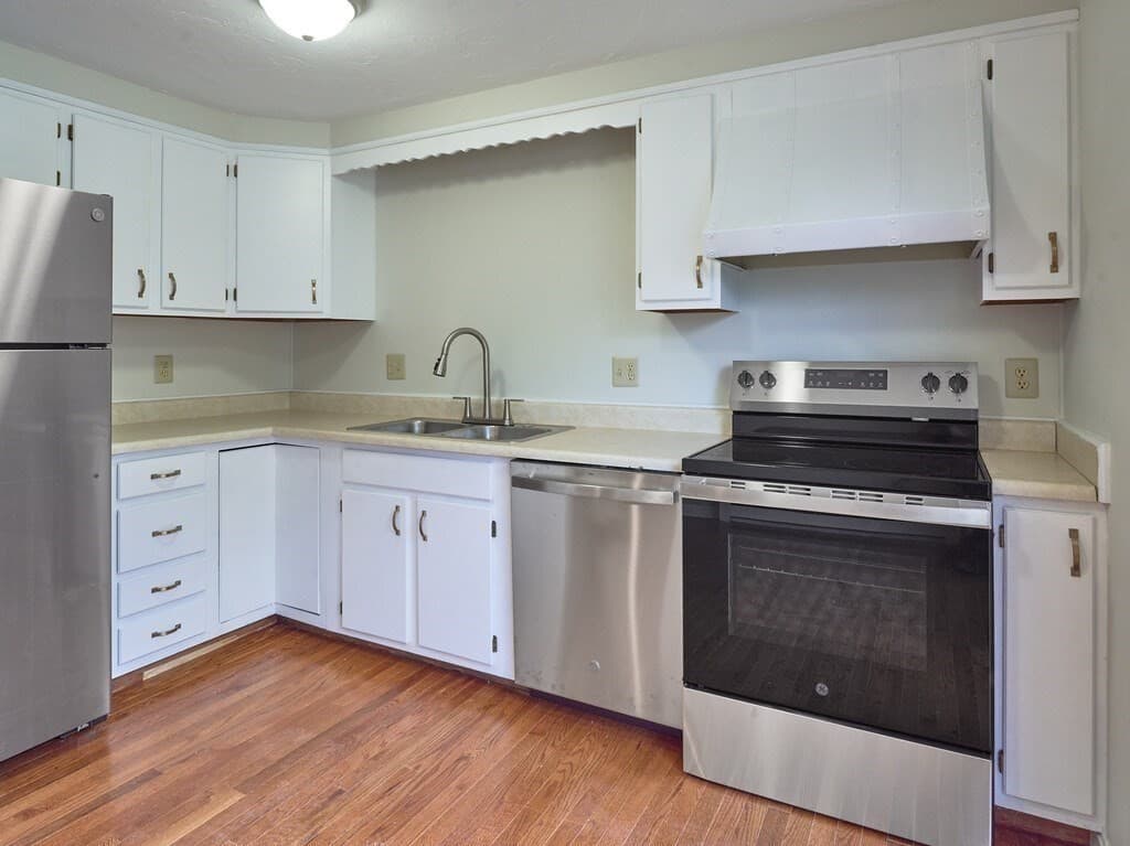 Condominium at 270 Sunderland Rd # 40, Worcester MA 01604, Worcester, photo 4 of 28