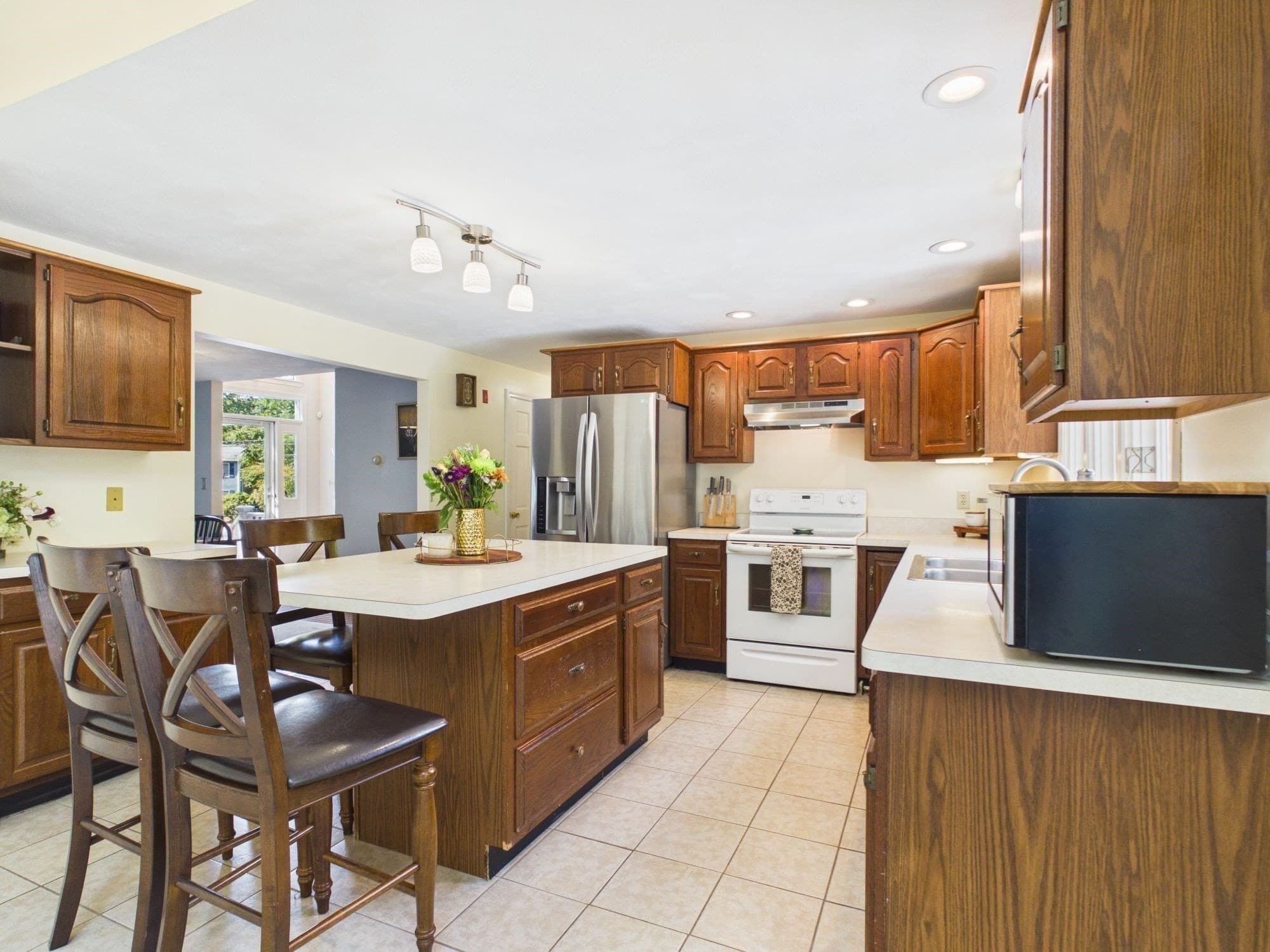 Single Family Residence at 172 Landry Ave, North Attleboro MA 02760, North Attleboro, photo 7 of 42