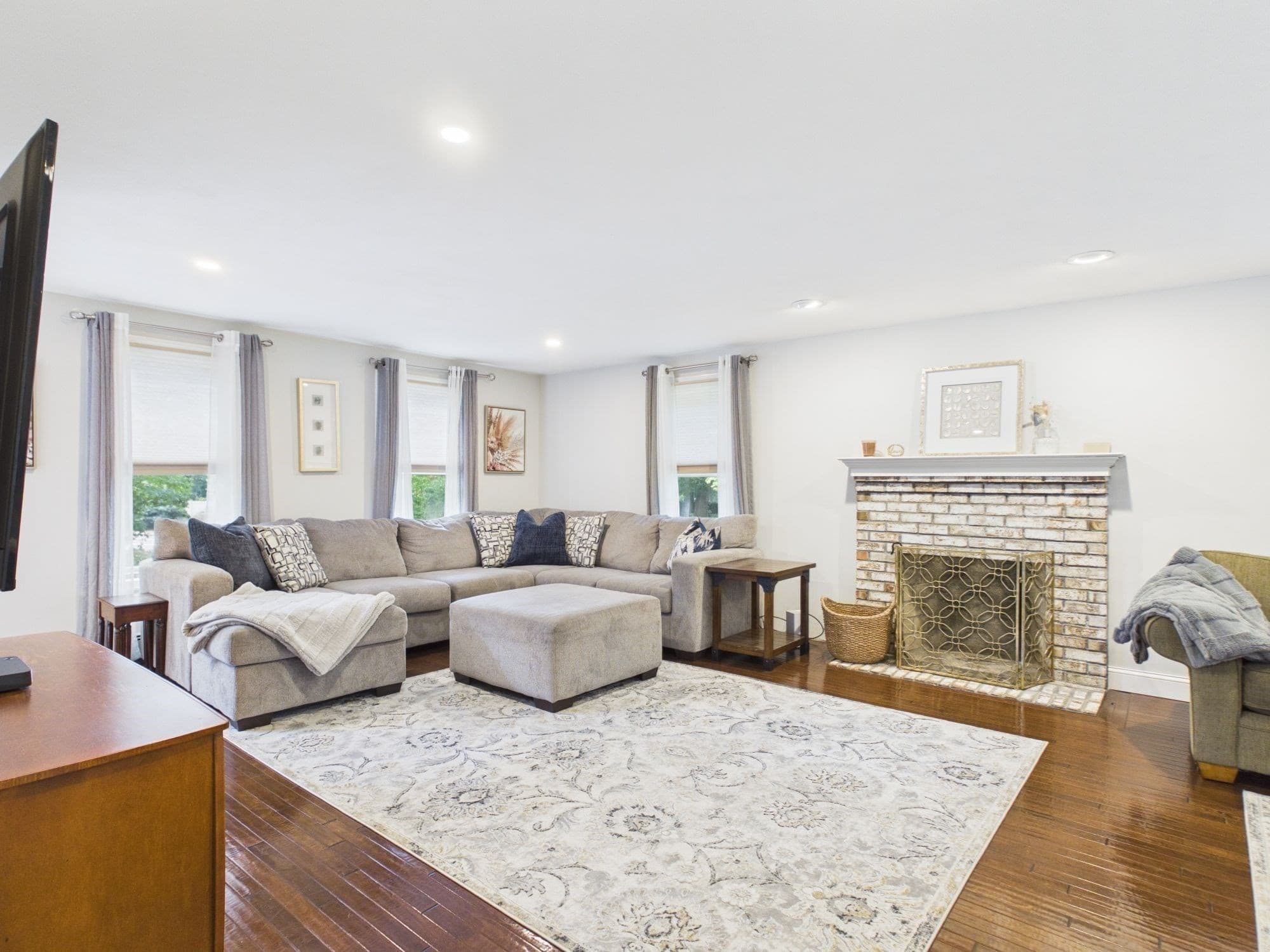 Single Family Residence at 172 Landry Ave, North Attleboro MA 02760, North Attleboro, photo 3 of 42