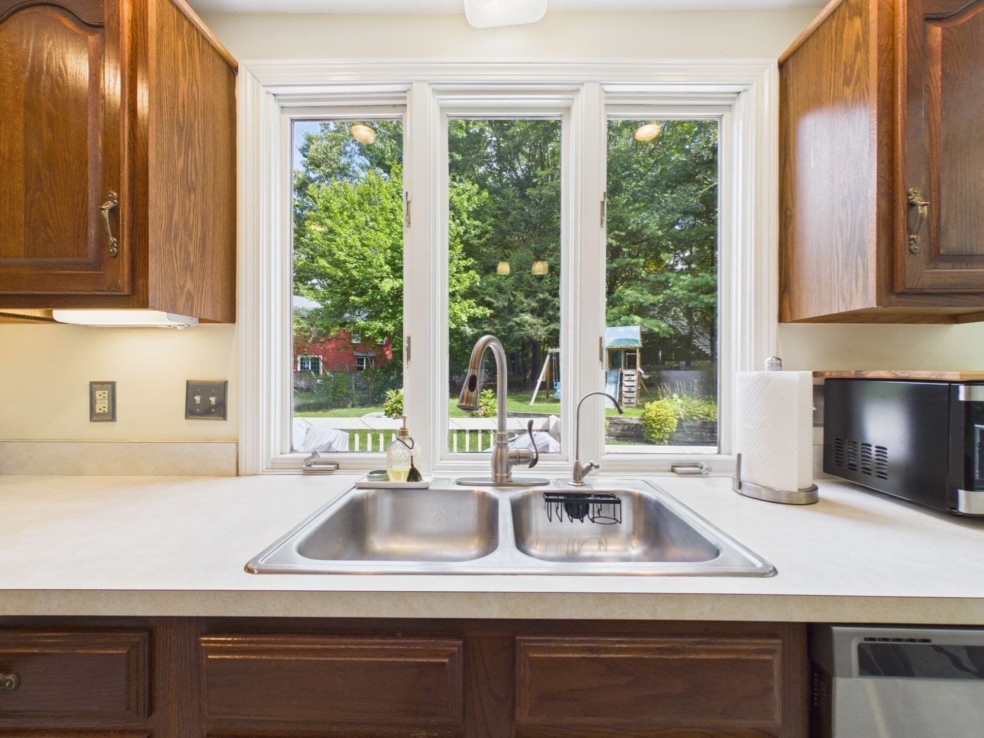 Single Family Residence at 172 Landry Ave, North Attleboro MA 02760, North Attleboro, photo 9 of 42