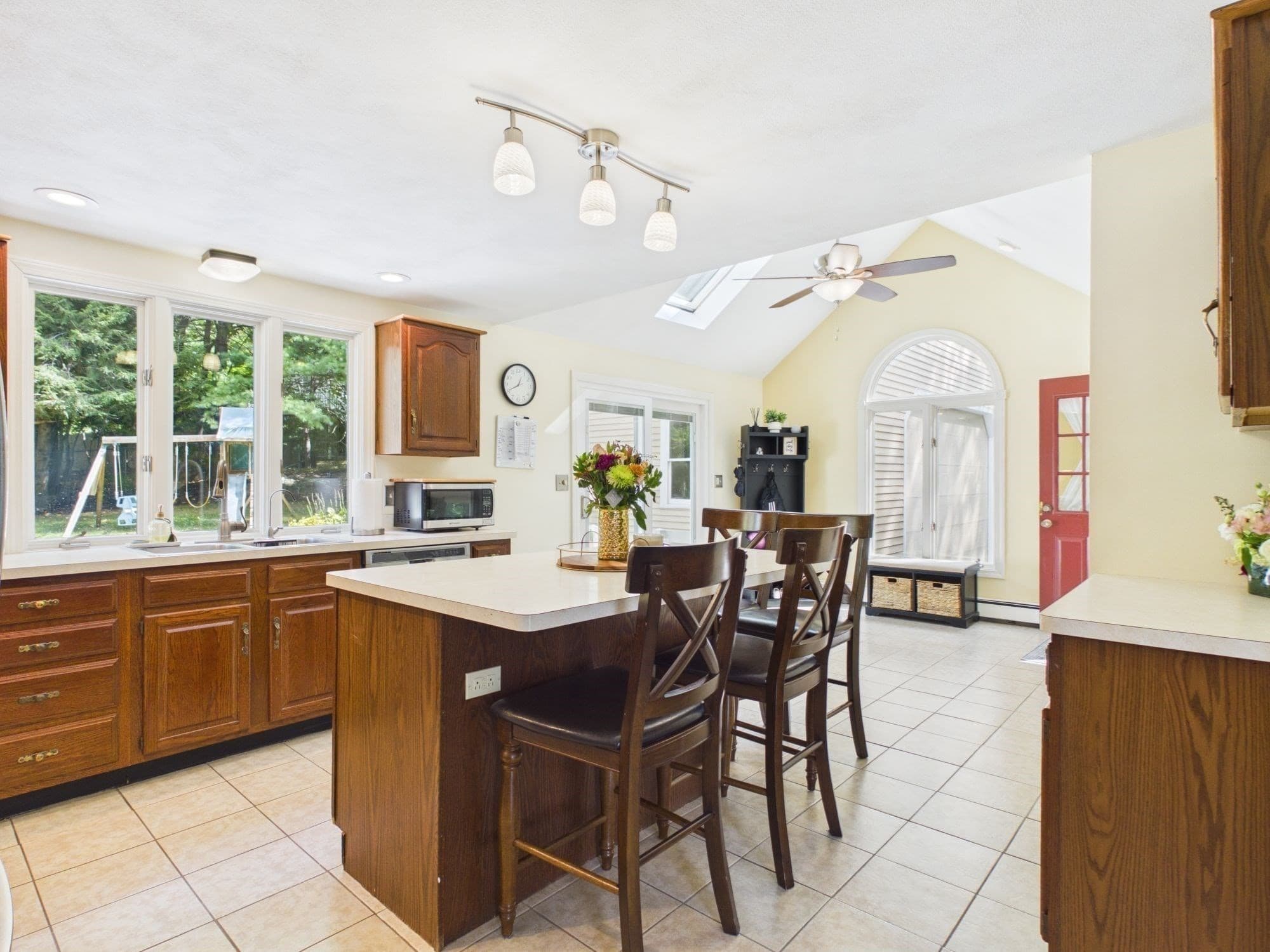 Single Family Residence at 172 Landry Ave, North Attleboro MA 02760, North Attleboro, photo 10 of 42