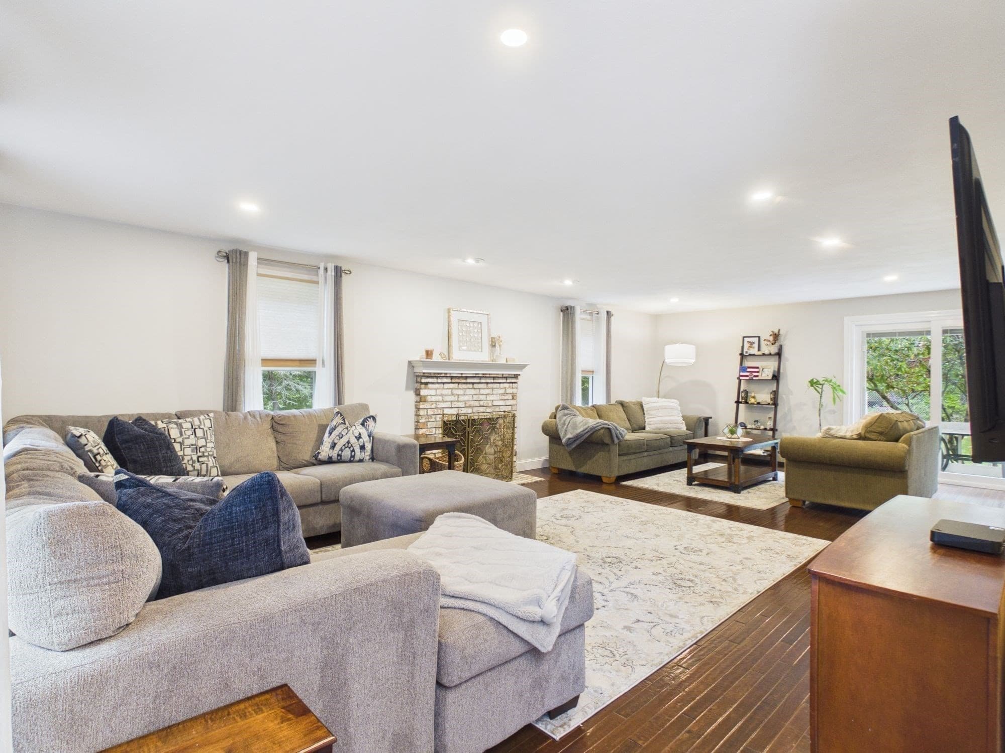 Single Family Residence at 172 Landry Ave, North Attleboro MA 02760, North Attleboro, photo 4 of 42