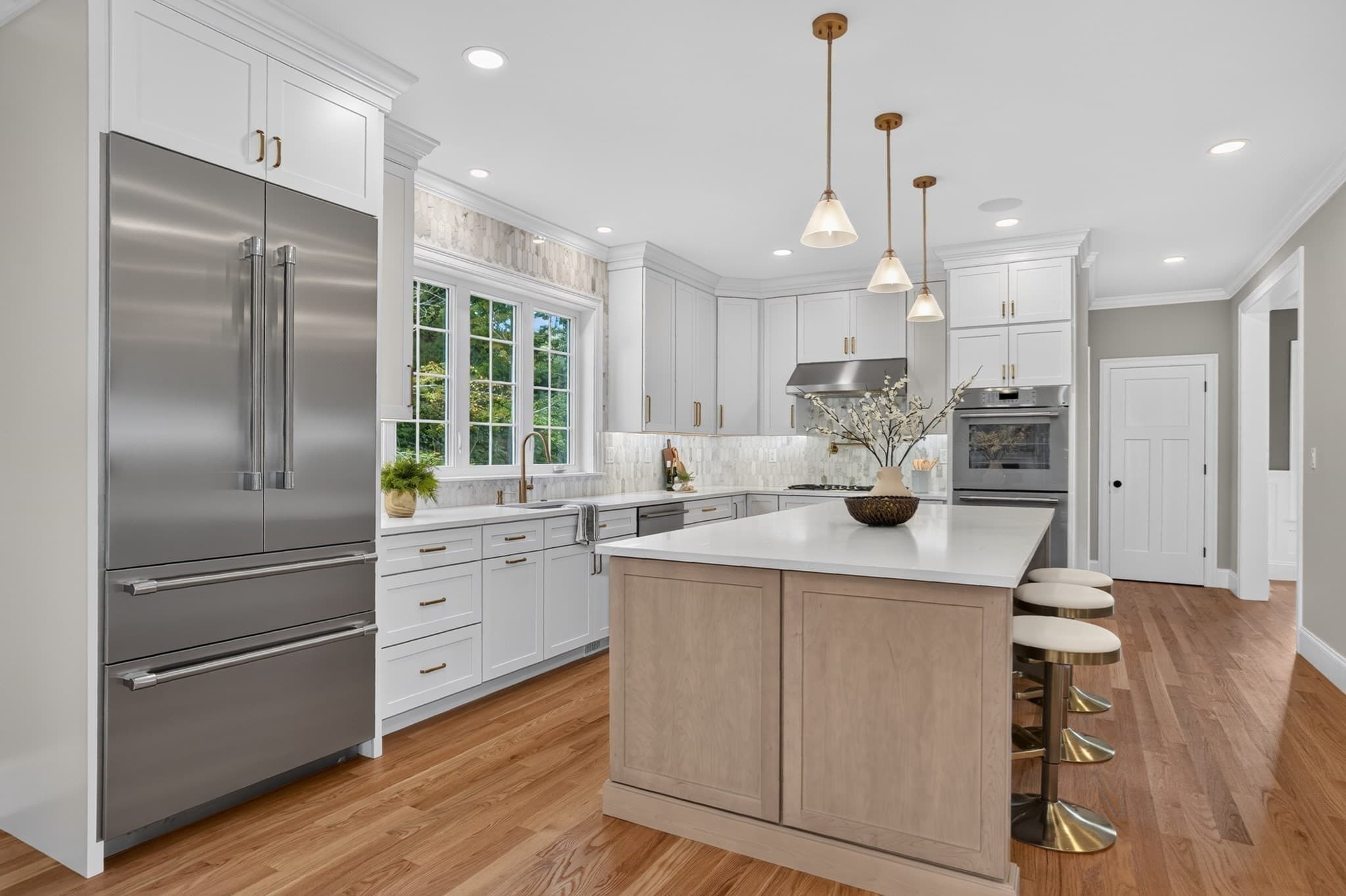 Single Family Residence at 233 Fox Hill Rd, Burlington MA 01803, Burlington, photo 5 of 42