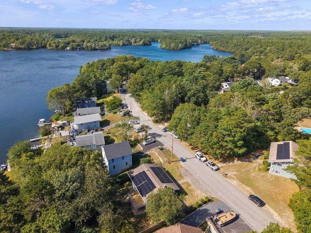 Single Family Residence at 10 Shangri La Blvd, Wareham MA 02538, Wareham, photo 5 of 42