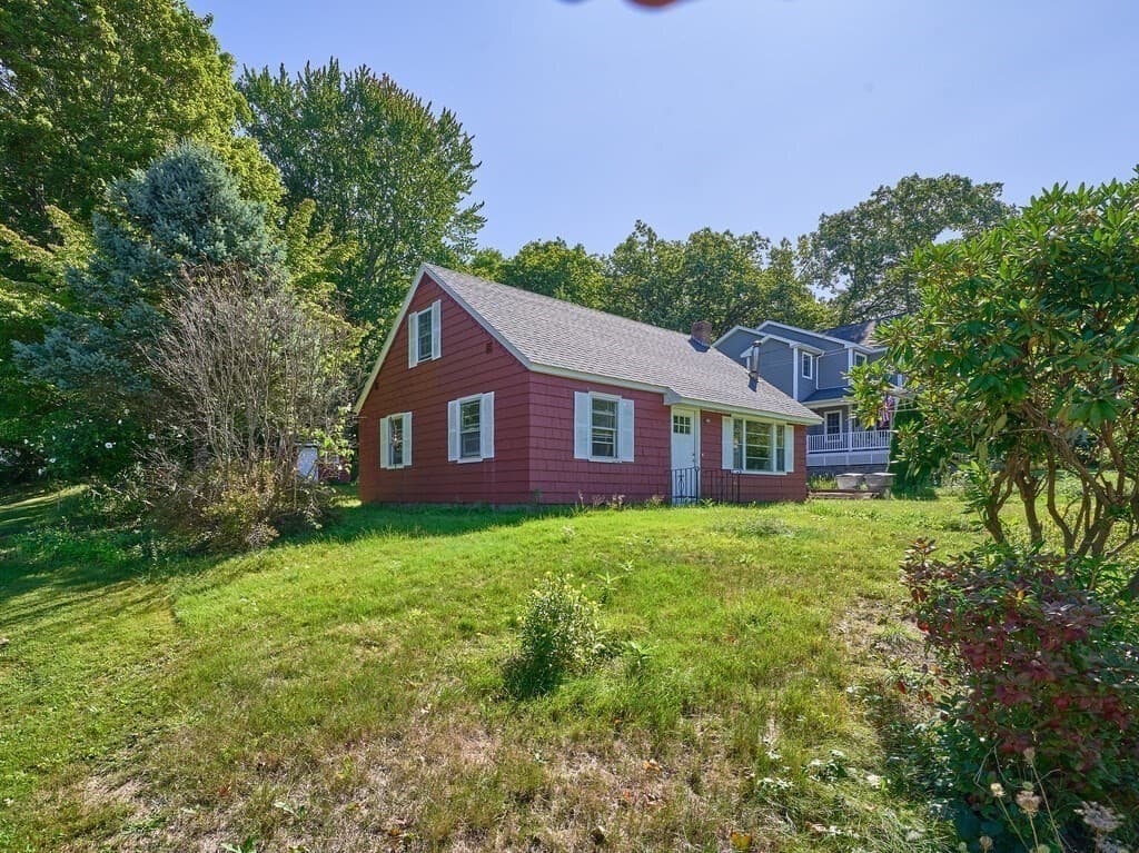 Single Family Residence at 11 West St, Grafton MA 01519, Grafton, photo 2 of 24
