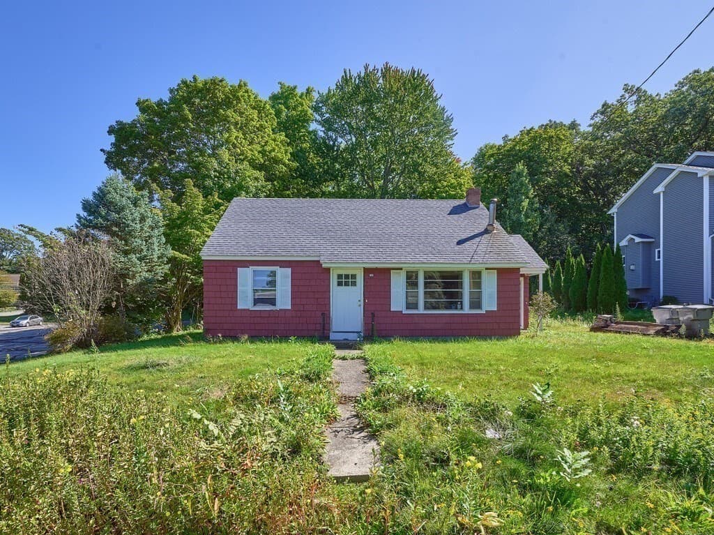 Single Family Residence at 11 West St, Grafton MA 01519, Grafton, photo 3 of 24