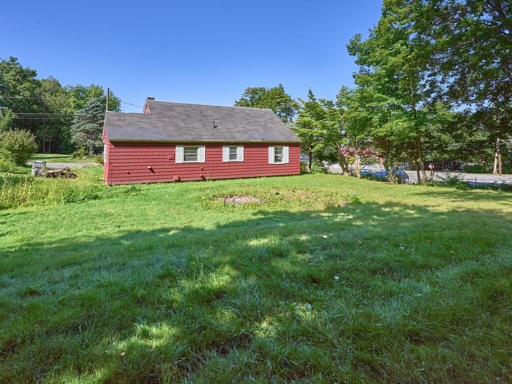 Single Family Residence at 11 West St, Grafton MA 01519, Grafton, photo 5 of 24