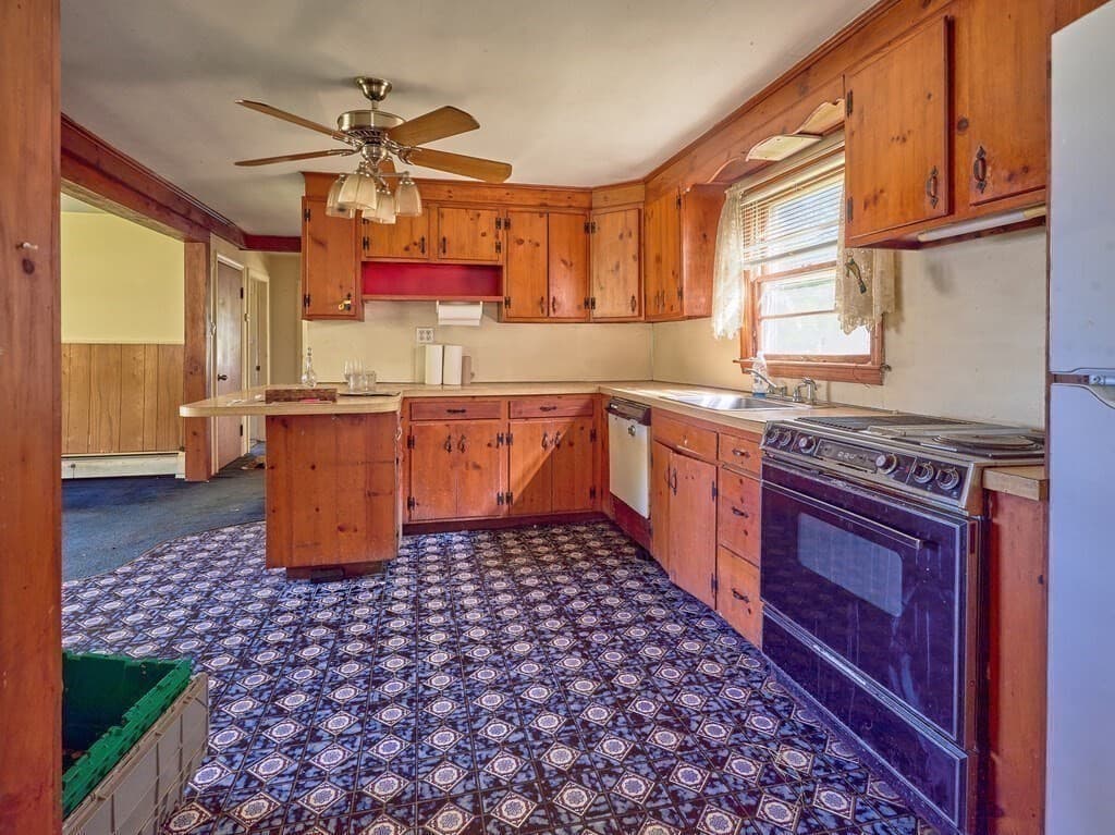 Single Family Residence at 11 West St, Grafton MA 01519, Grafton, photo 10 of 24