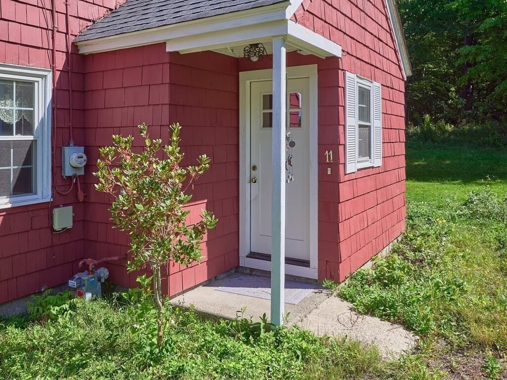 Single Family Residence at 11 West St, Grafton MA 01519, Grafton, photo 4 of 24