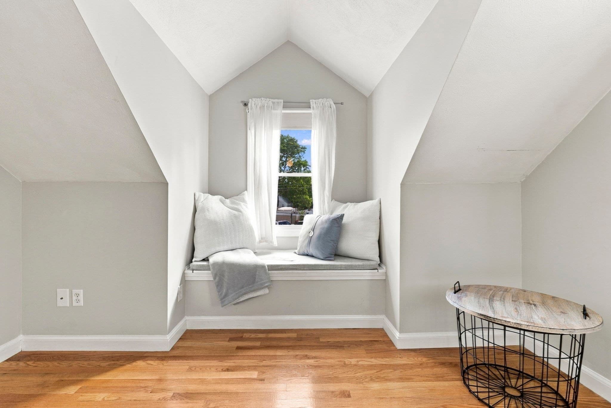 Single Family Residence at 3 Lantern Lane, Woburn MA 01801, Woburn, photo 13 of 27