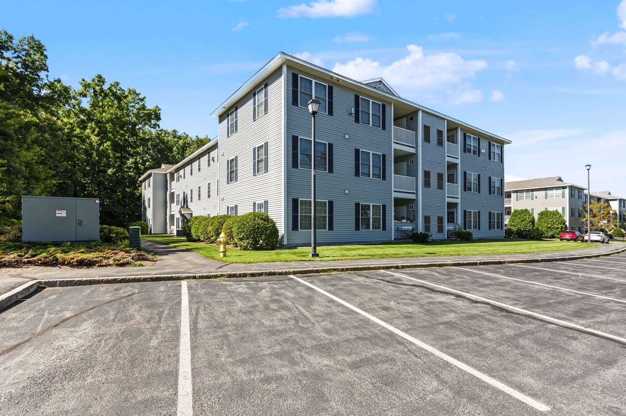 Condominium at 4 Crestview Cir # 116, Londonderry NH 03053, Londonderry, photo 2 of 15