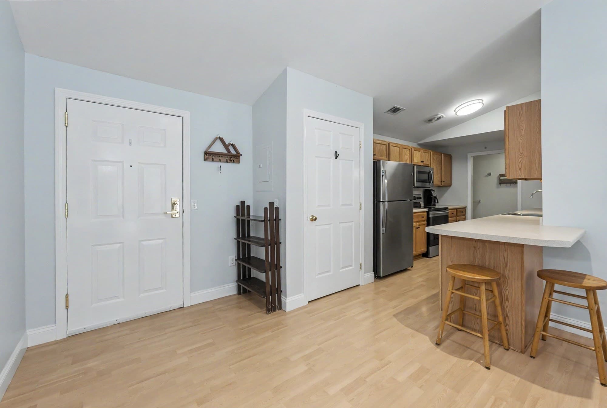 Condominium at 4 Crestview Cir # 116, Londonderry NH 03053, Londonderry, photo 6 of 15