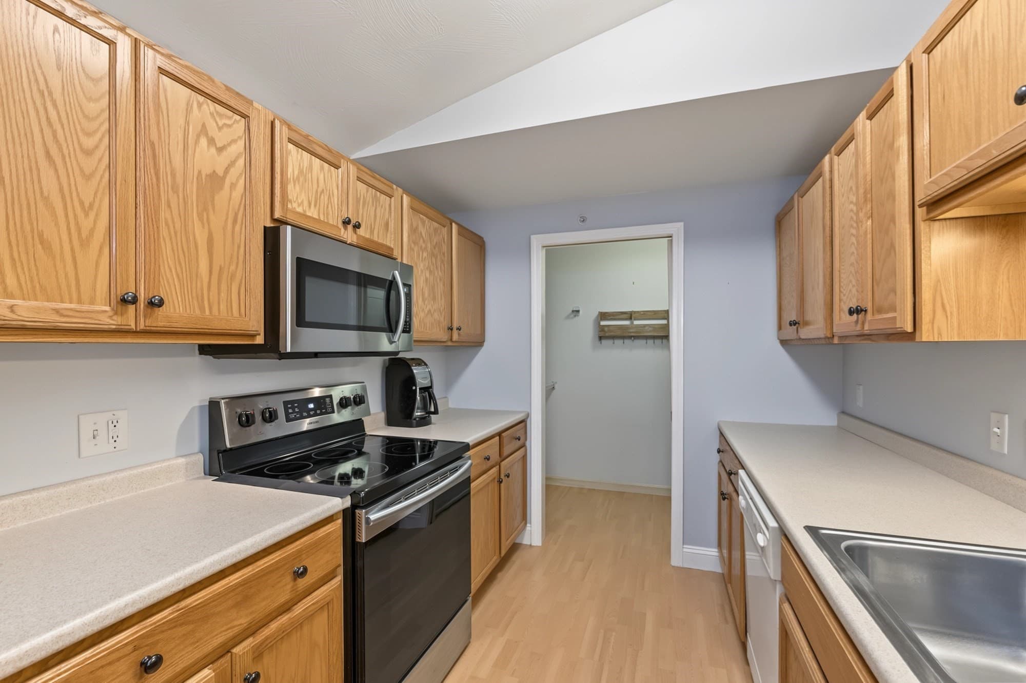 Condominium at 4 Crestview Cir # 116, Londonderry NH 03053, Londonderry, photo 7 of 15