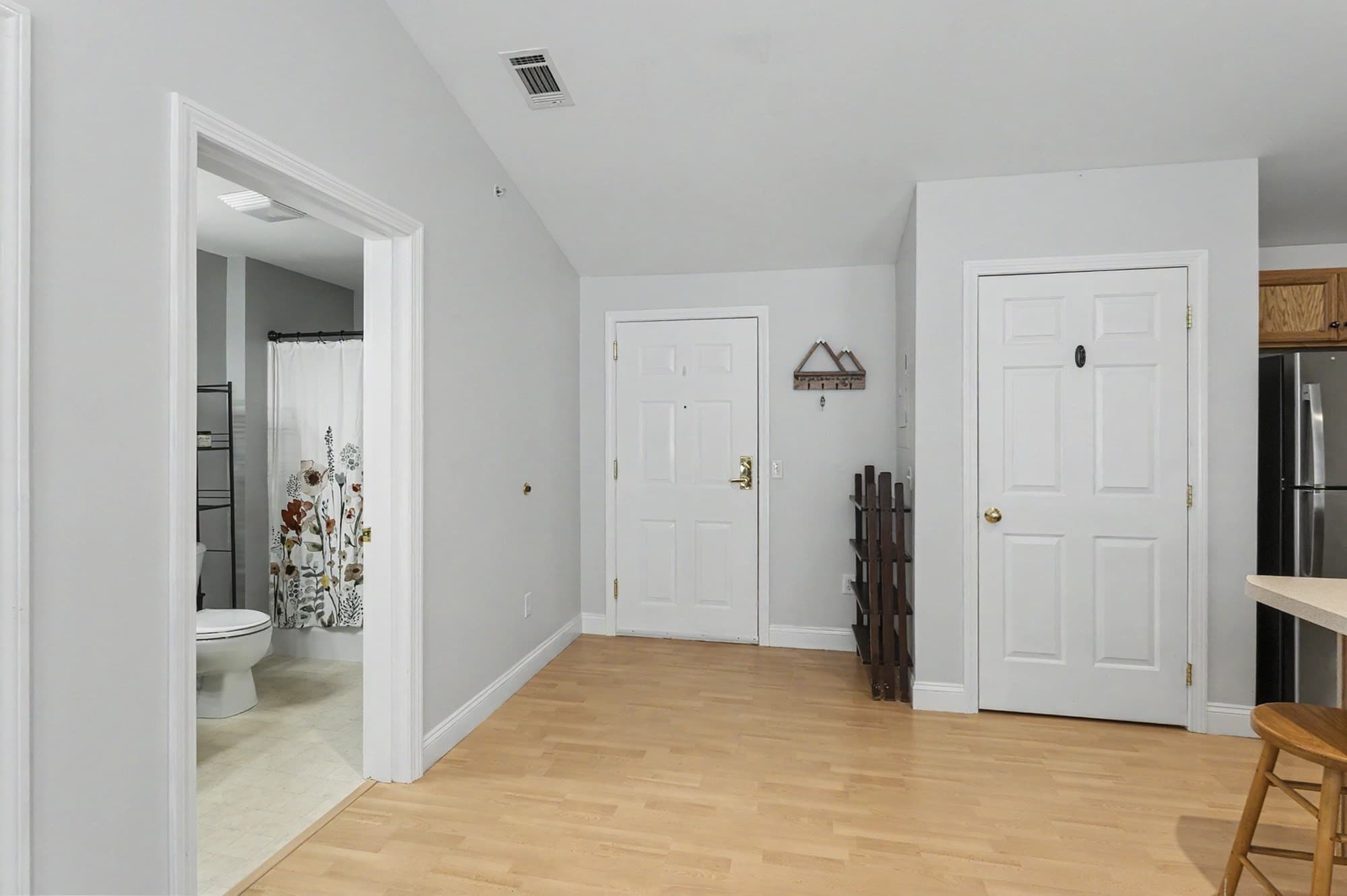 Condominium at 4 Crestview Cir # 116, Londonderry NH 03053, Londonderry, photo 5 of 15