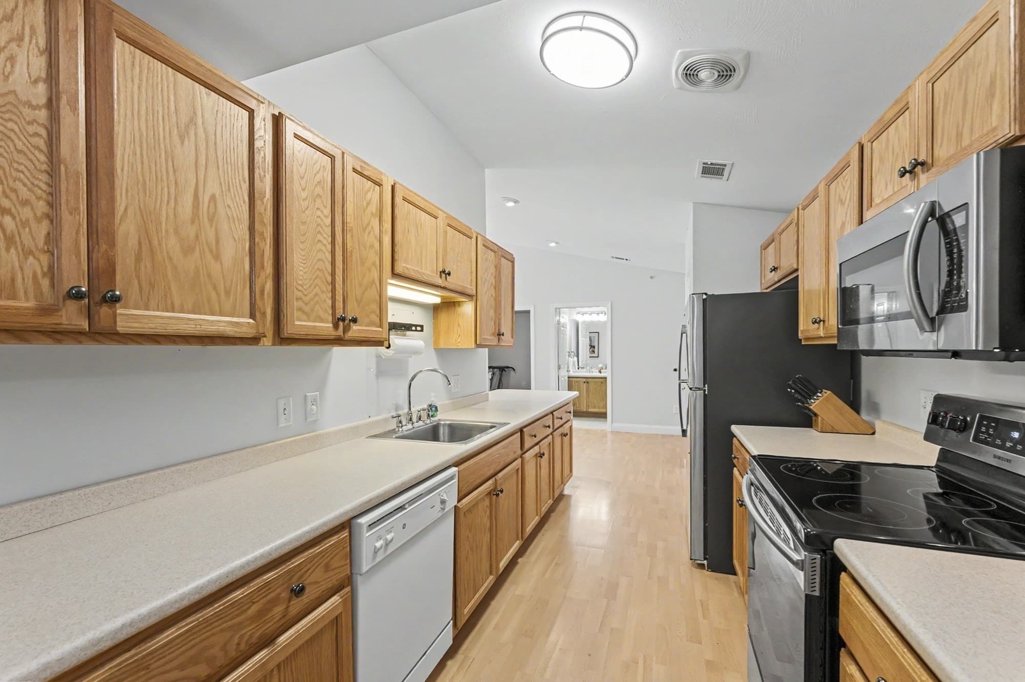 Condominium at 4 Crestview Cir # 116, Londonderry NH 03053, Londonderry, photo 9 of 15
