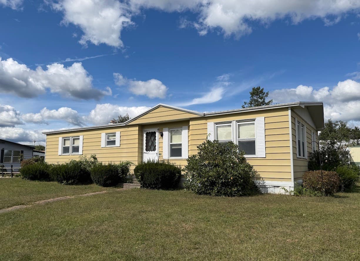 Mobile Home at 19 Jeffrey Lane, Westfield MA 01085, Westfield, photo 2 of 29