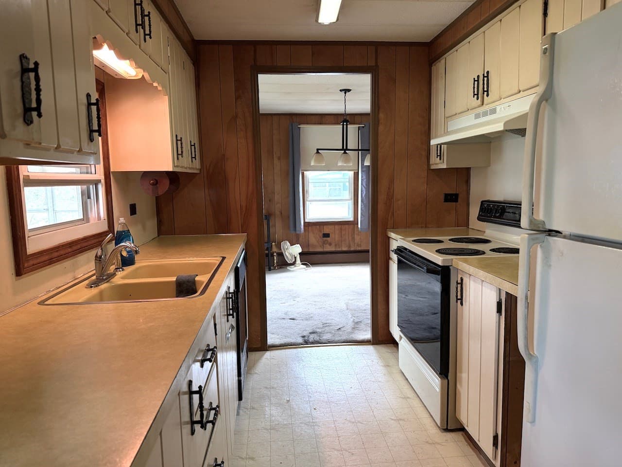 Mobile Home at 19 Jeffrey Lane, Westfield MA 01085, Westfield, photo 9 of 29