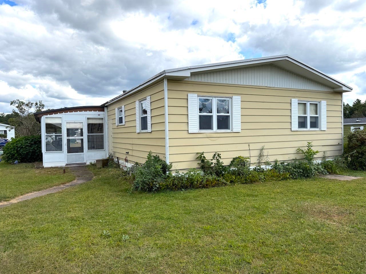 Mobile Home at 19 Jeffrey Lane, Westfield MA 01085, Westfield, photo 4 of 29