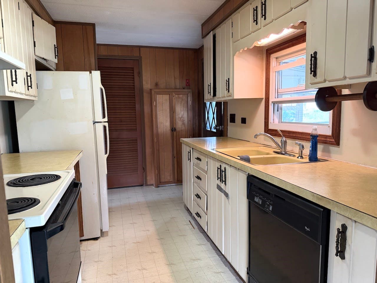Mobile Home at 19 Jeffrey Lane, Westfield MA 01085, Westfield, photo 8 of 29