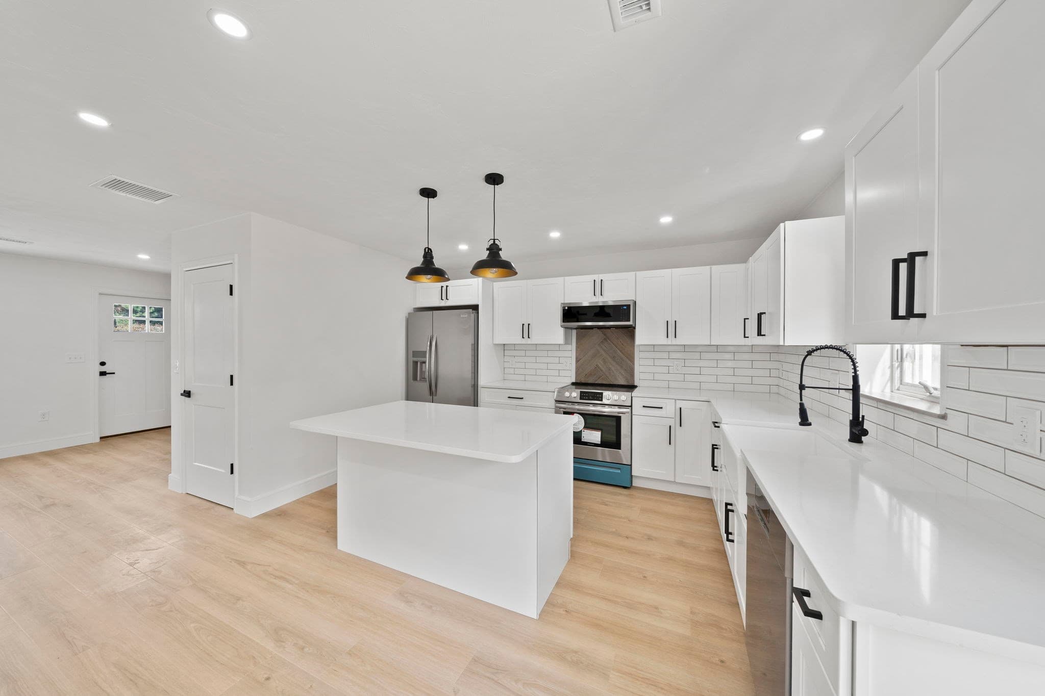 Single Family Residence at 186 Elm, Hanover MA 02339, Hanover, photo 4 of 35