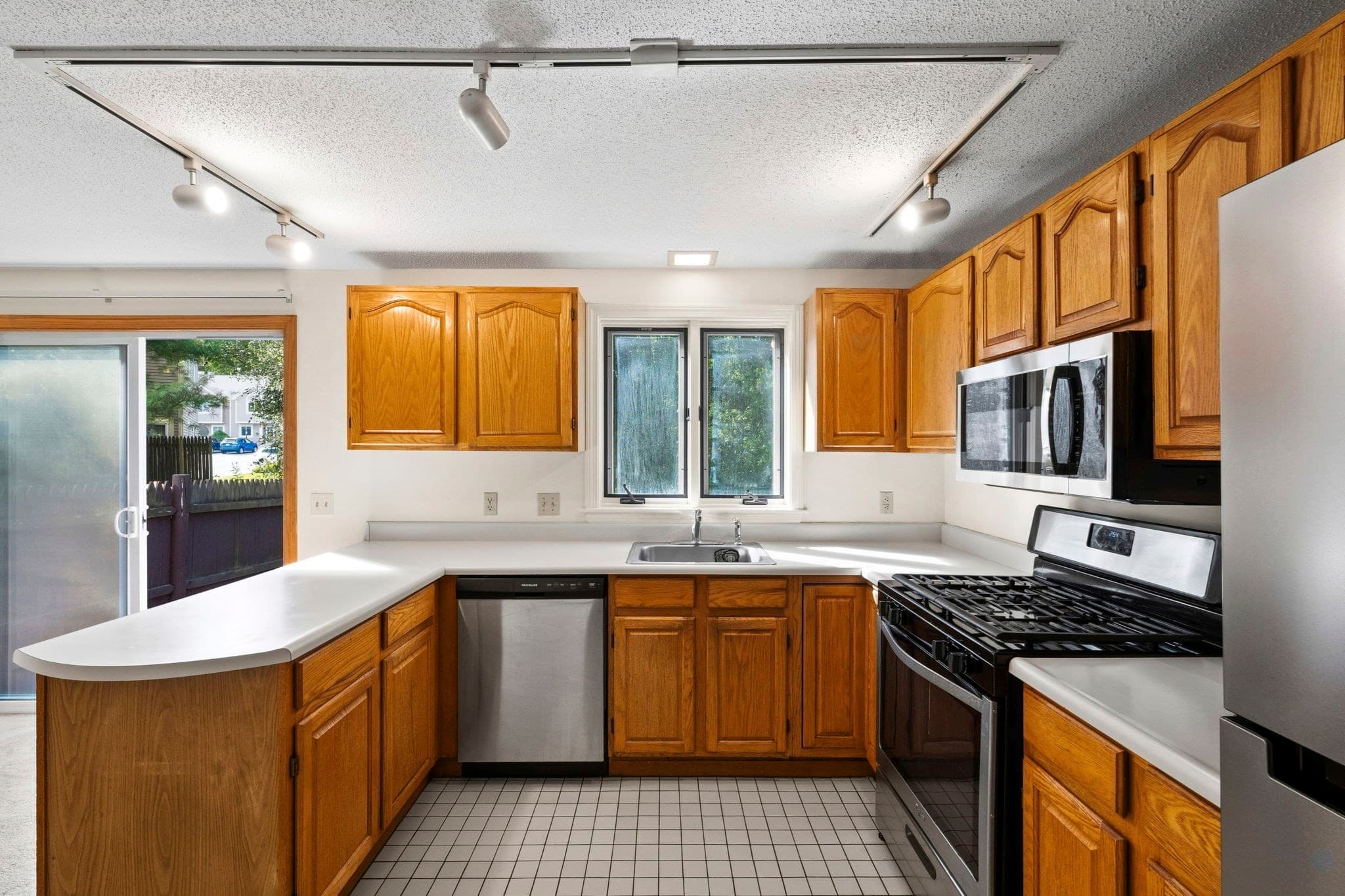 Condominium at 55 Littleton Road # 2E, Ayer MA 01420, Ayer, photo 9 of 34