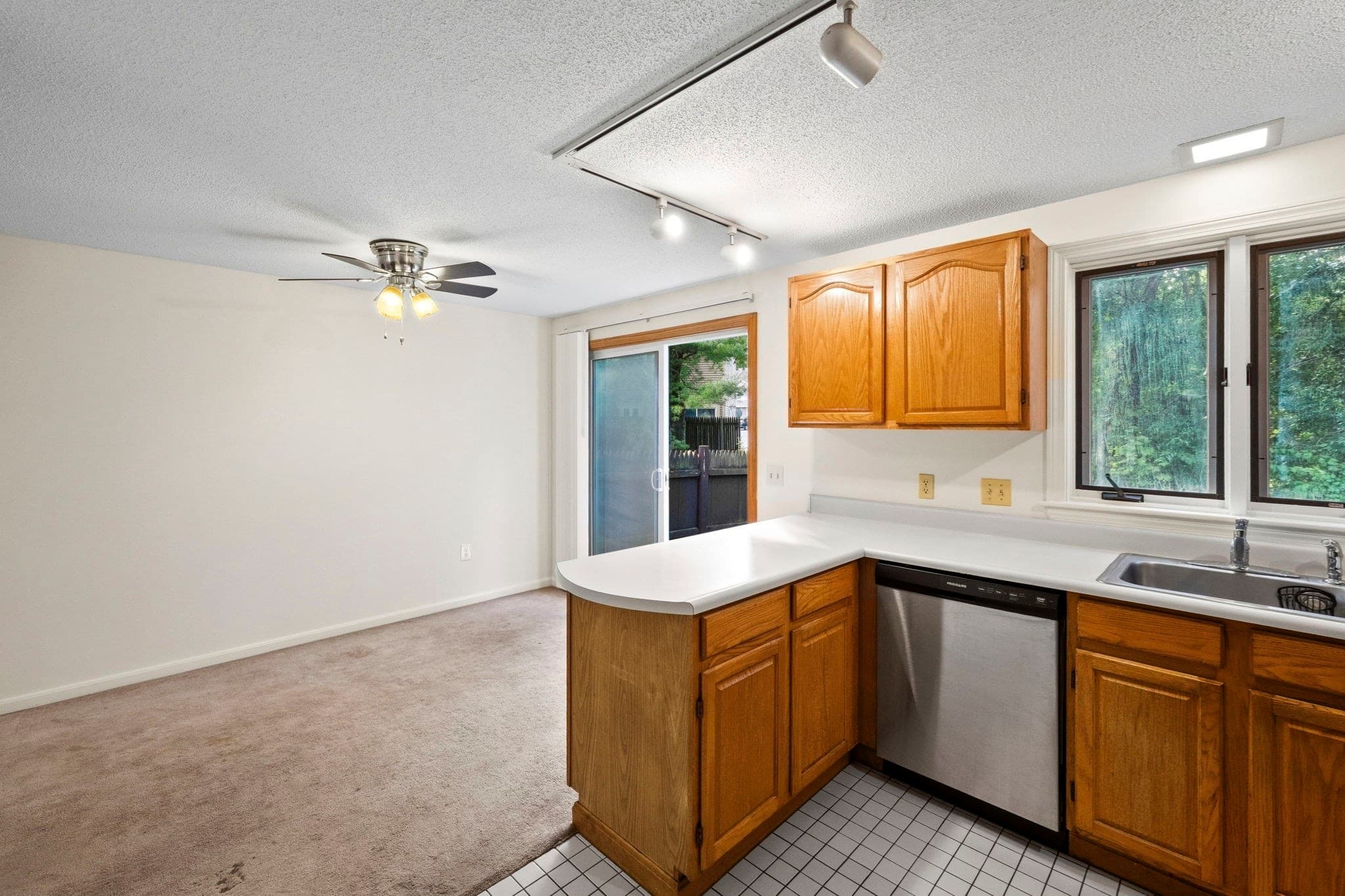 Condominium at 55 Littleton Road # 2E, Ayer MA 01420, Ayer, photo 10 of 34