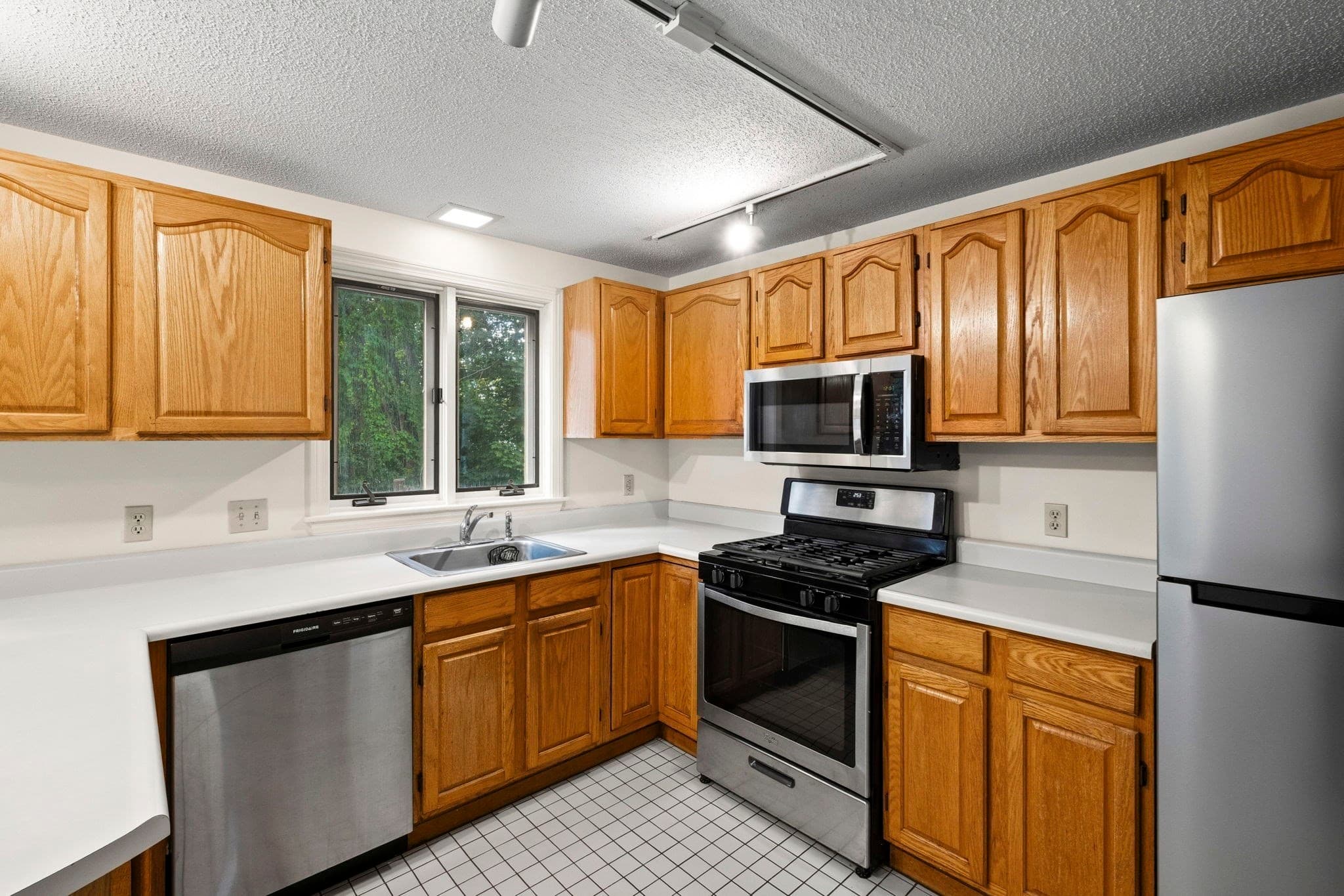 Condominium at 55 Littleton Road # 2E, Ayer MA 01420, Ayer, photo 8 of 34