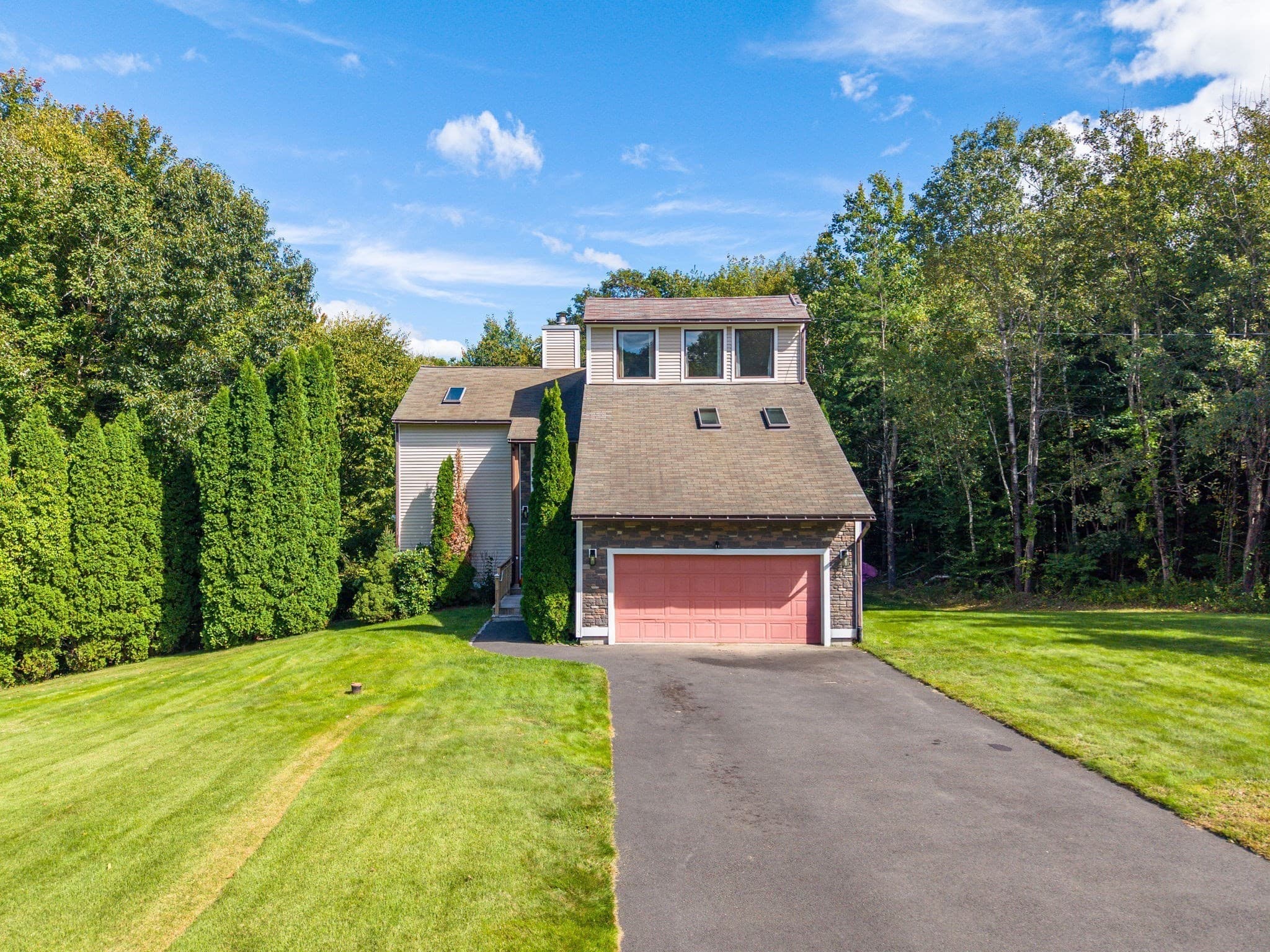 Single Family Residence at 72 Mountain View Dr, Belchertown MA 01007, Belchertown, photo 2 of 40