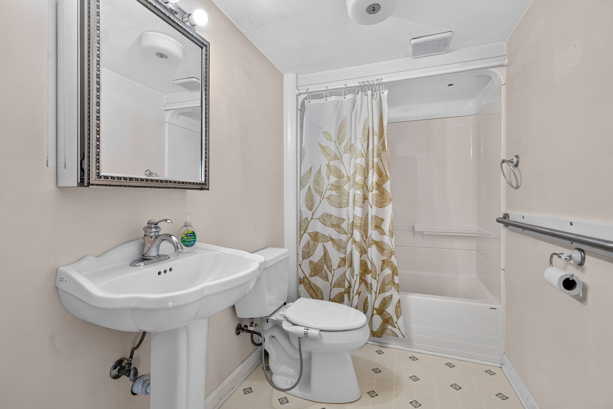 Single Family Residence at 37 Chipaway Rd, Freetown MA 02717, Freetown, photo 13 of 27