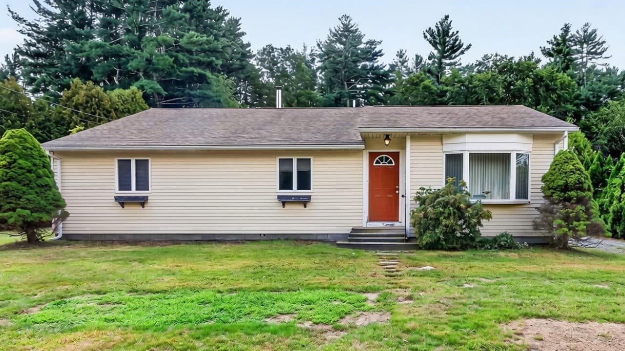 37 Chipaway Rd, Freetown MA 02717