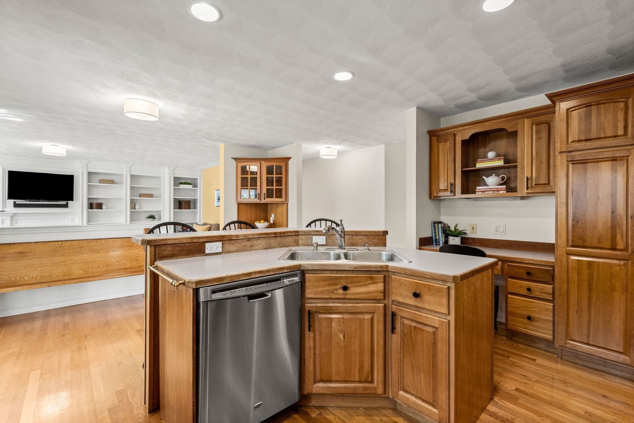 Single Family Residence at 8 Jack Rabbit Ln, Westford MA 01886, Westford, photo 8 of 39