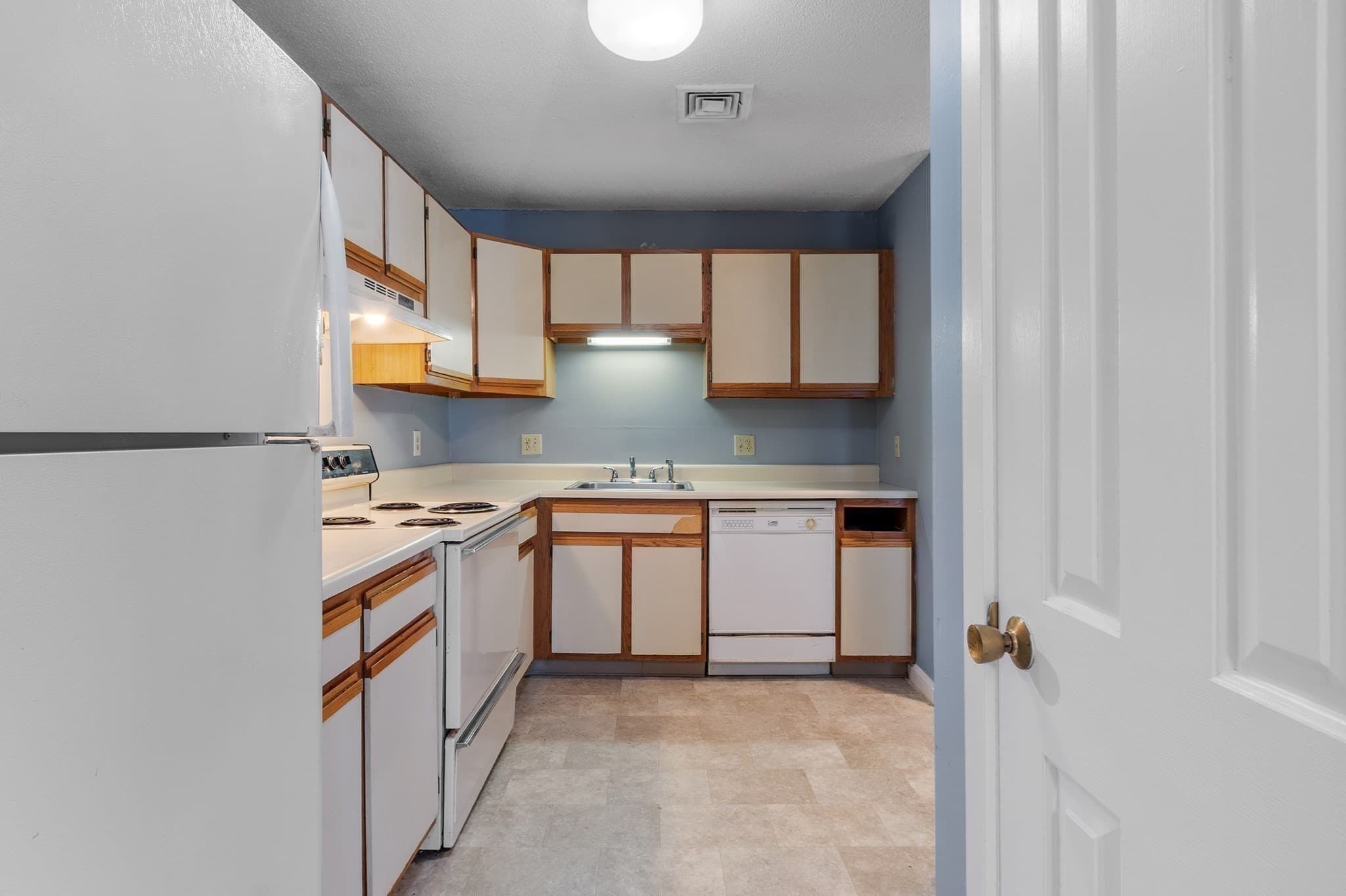 Condominium at 1508 Gorham Street # 102, Lowell MA 01852, Lowell, photo 4 of 23