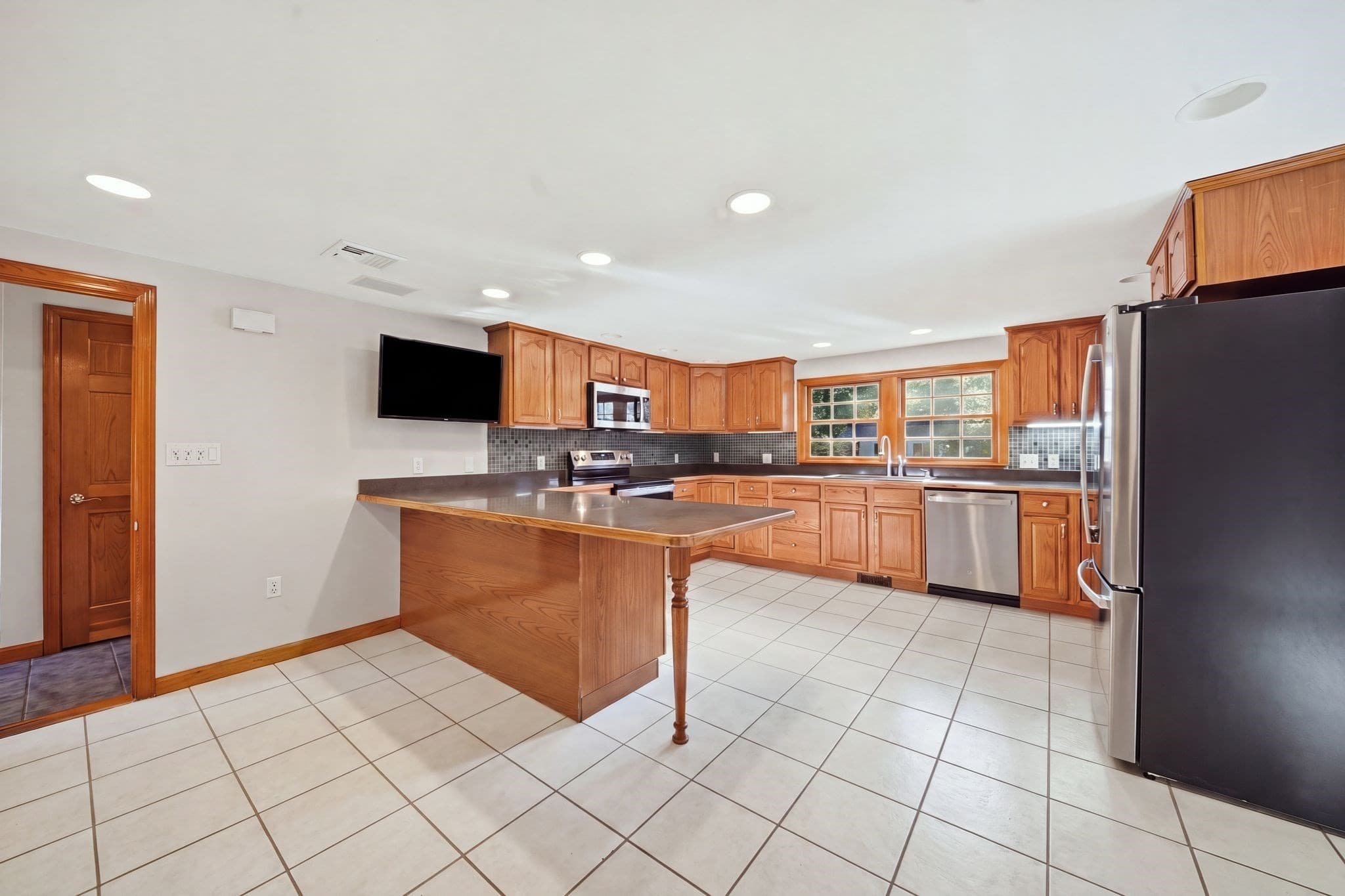 Single Family Residence at 1289 Whipple Rd, Tewksbury MA 01876, Tewksbury, photo 3 of 41