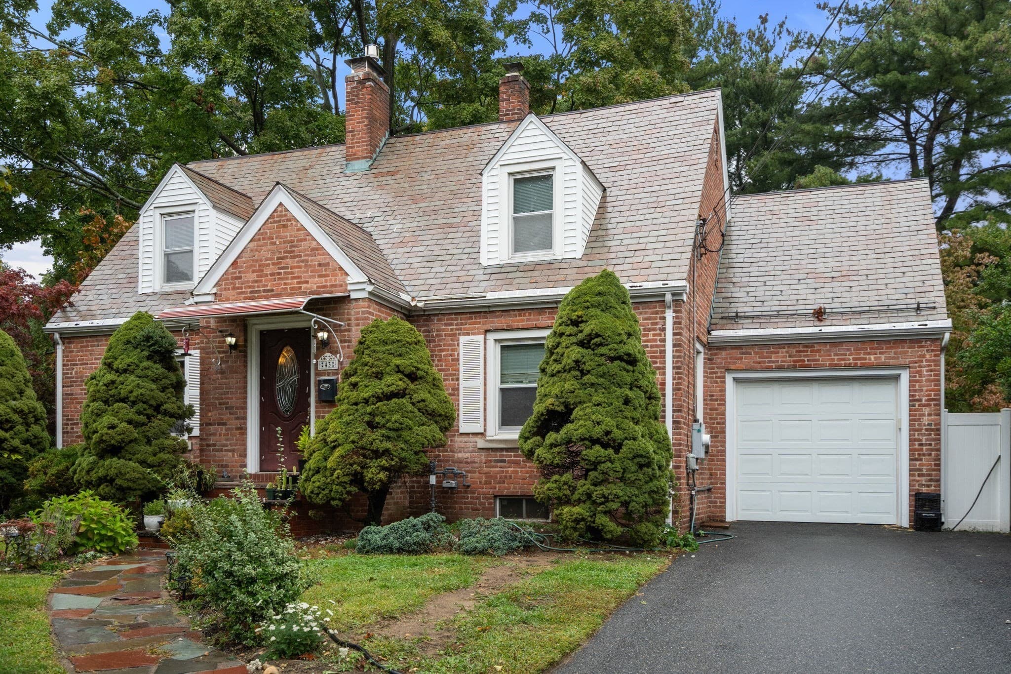 Single Family Residence at 43 Winsor St, Ludlow MA 01056, Ludlow, photo 3 of 40