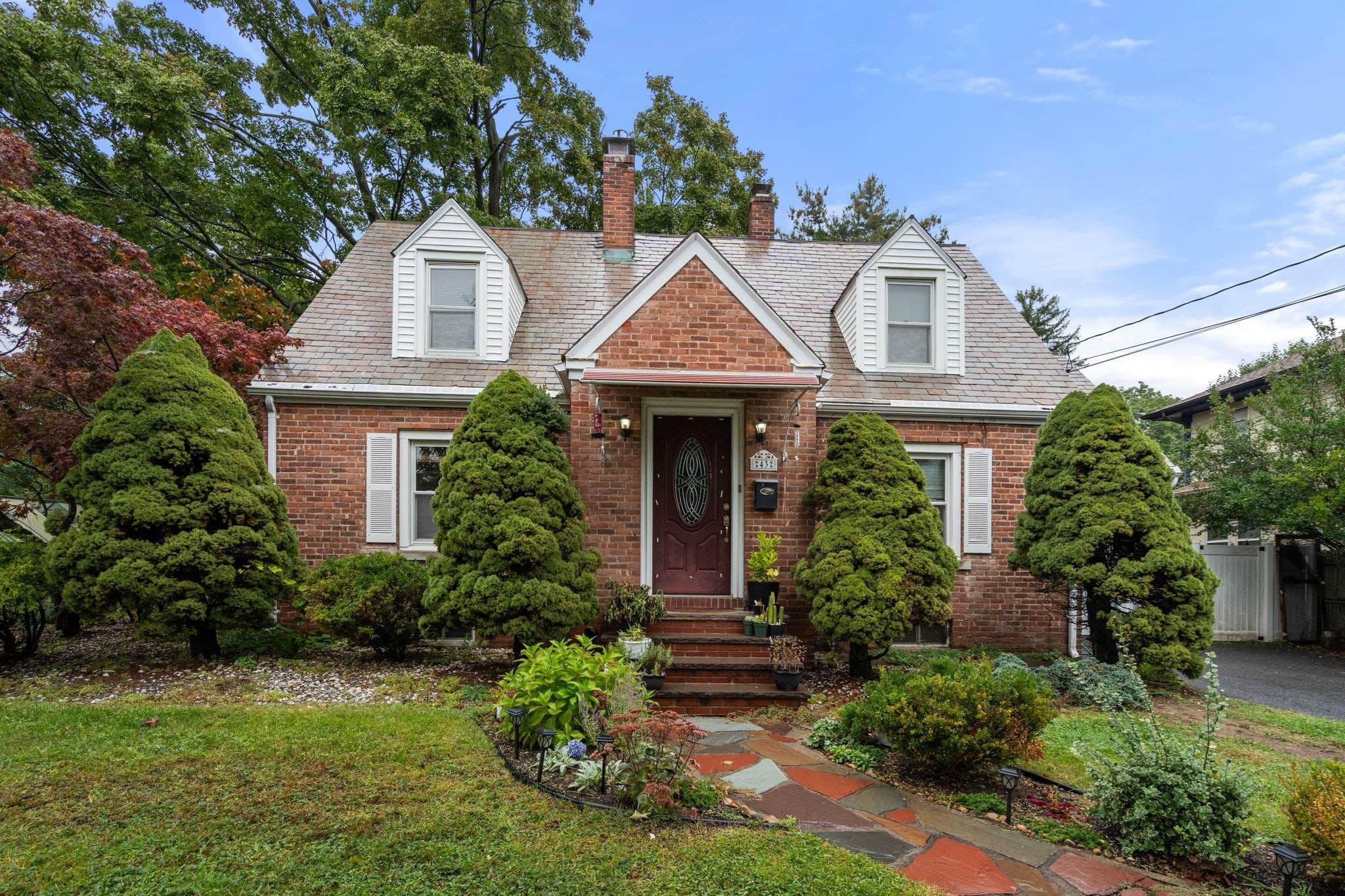 43 Winsor St, Ludlow MA 01056