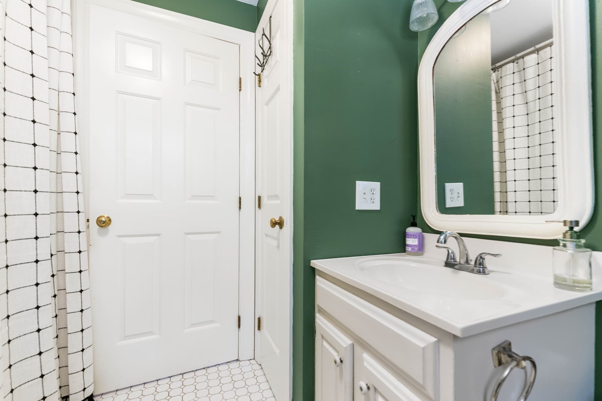 Single Family Residence at 45 Corinthian Dr, Salem NH 03079, Salem, photo 23 of 38