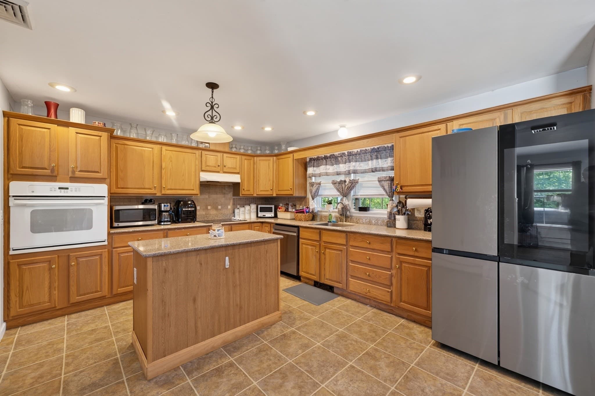 Single Family Residence at 550 South St, Somerset MA 02726, Somerset, photo 10 of 42